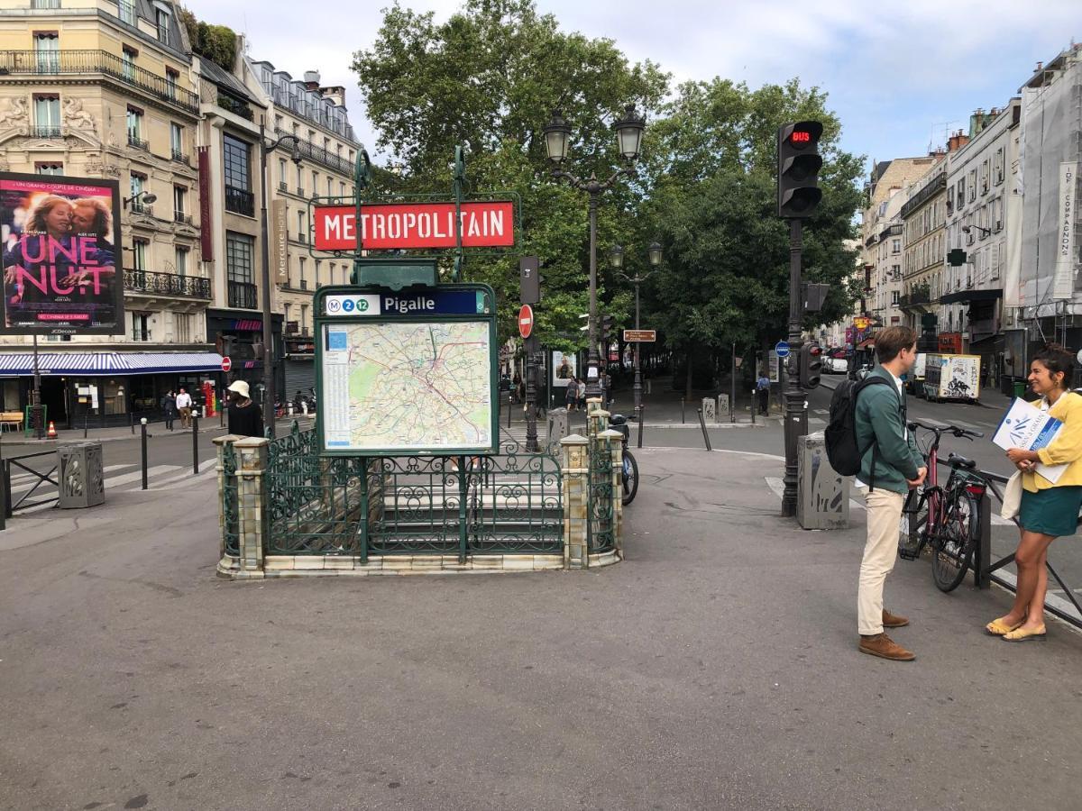 Apartamento Métro Pigalle,Garçonnière 25 m2, 3 per, cabarets théâtres,restaurants,tout confort París Exterior foto