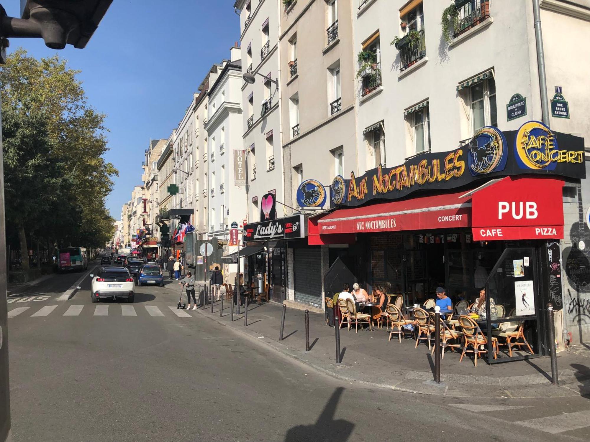 Apartamento Métro Pigalle,Garçonnière 25 m2, 3 per, cabarets théâtres,restaurants,tout confort París Exterior foto