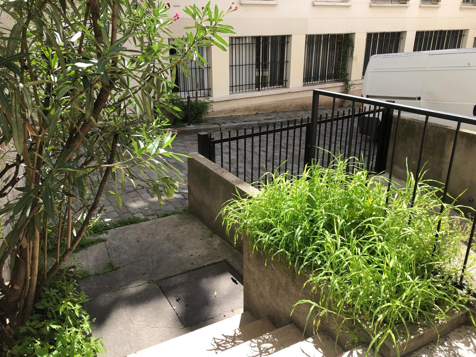 Apartamento Métro Pigalle,Garçonnière 25 m2, 3 per, cabarets théâtres,restaurants,tout confort París Exterior foto