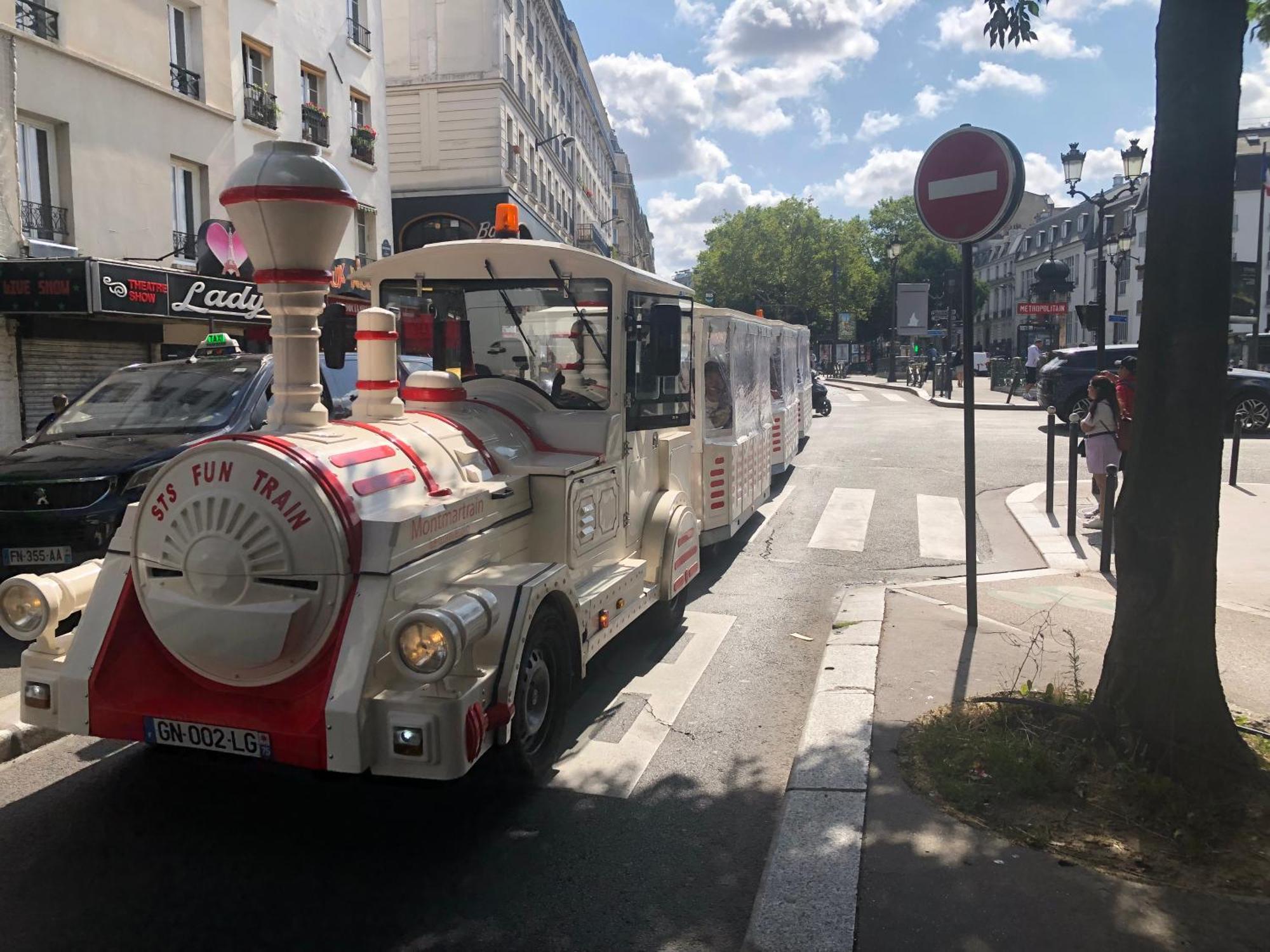 Apartamento Métro Pigalle,Garçonnière 25 m2, 3 per, cabarets théâtres,restaurants,tout confort París Exterior foto