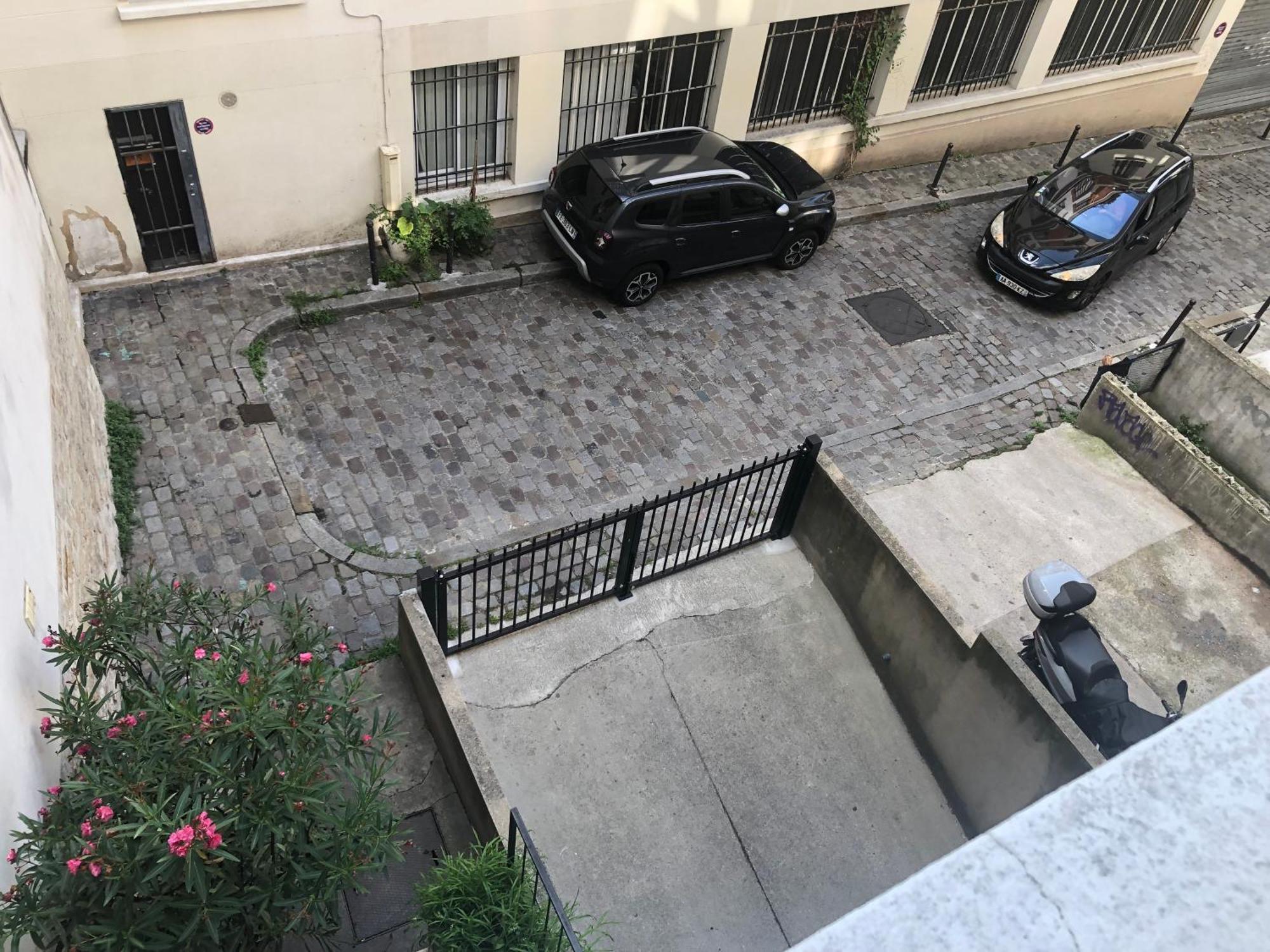 Apartamento Métro Pigalle,Garçonnière 25 m2, 3 per, cabarets théâtres,restaurants,tout confort París Exterior foto