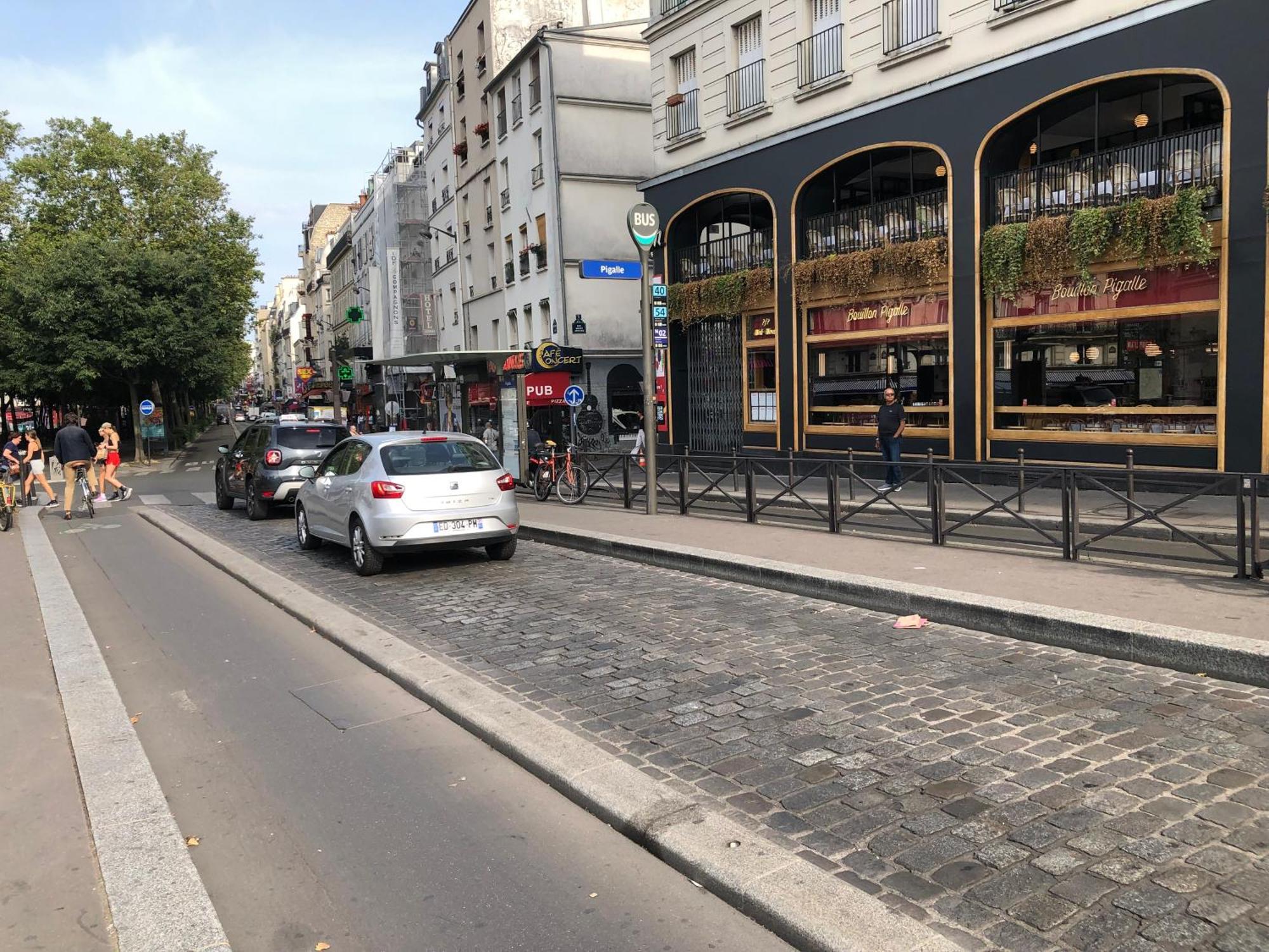 Apartamento Métro Pigalle,Garçonnière 25 m2, 3 per, cabarets théâtres,restaurants,tout confort París Exterior foto