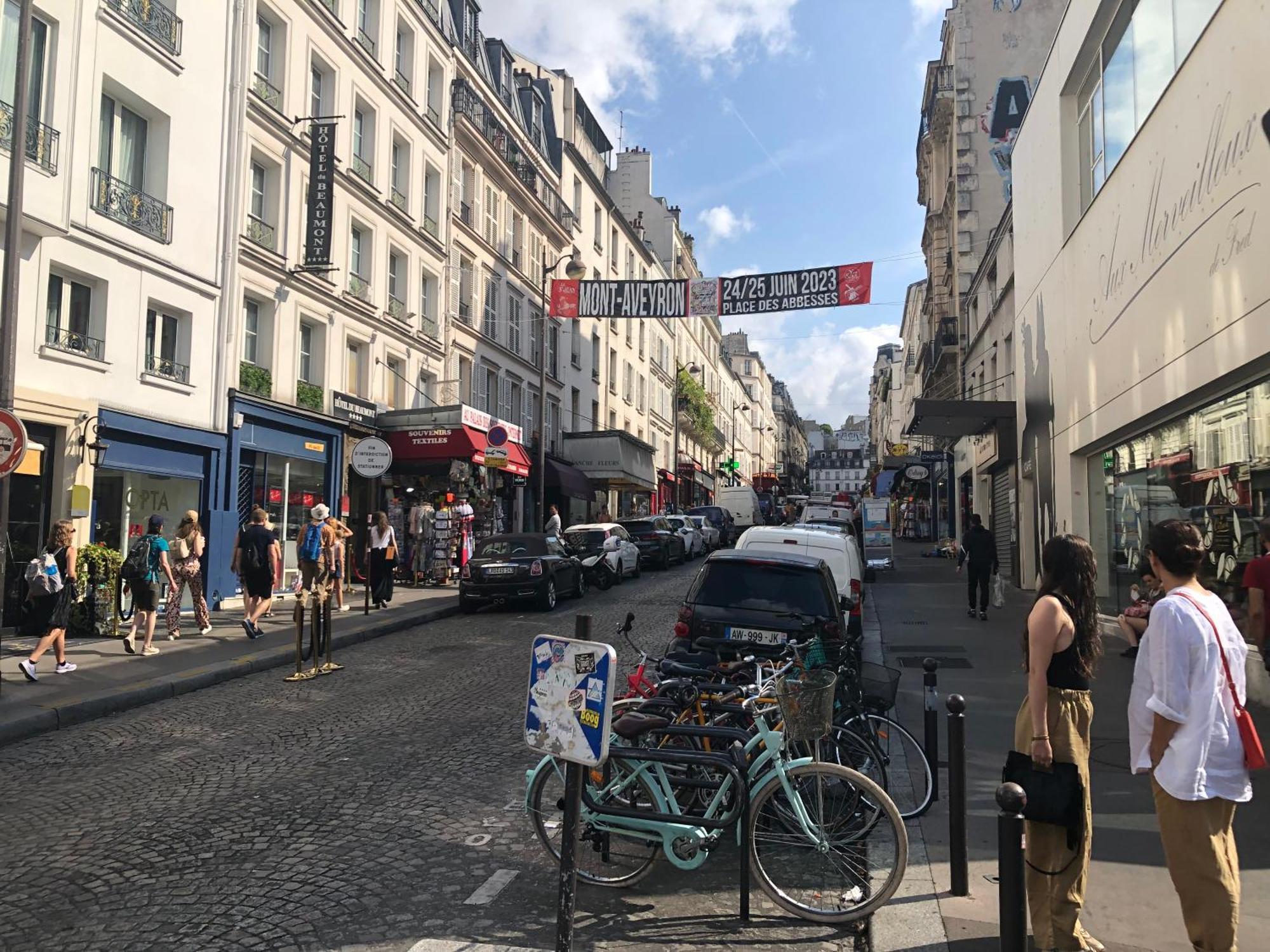 Apartamento Métro Pigalle,Garçonnière 25 m2, 3 per, cabarets théâtres,restaurants,tout confort París Exterior foto