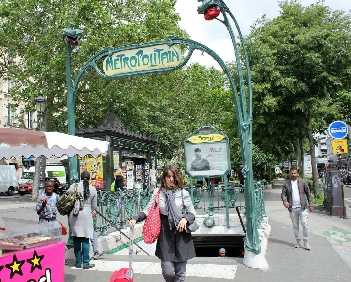 Apartamento Métro Pigalle,Garçonnière 25 m2, 3 per, cabarets théâtres,restaurants,tout confort París Exterior foto